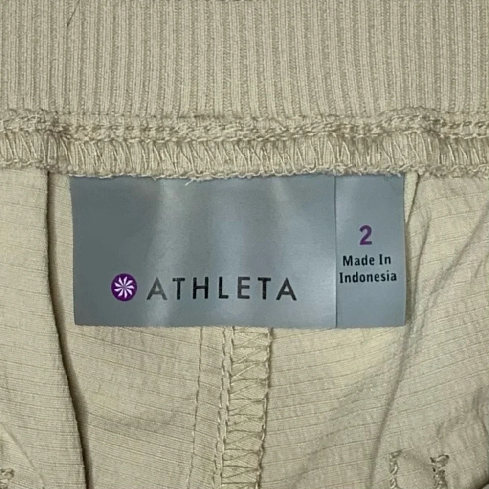 Athleta Tan Trekkie Mid Rise Bermuda Shorts Size 2 - Picture 8 of 14